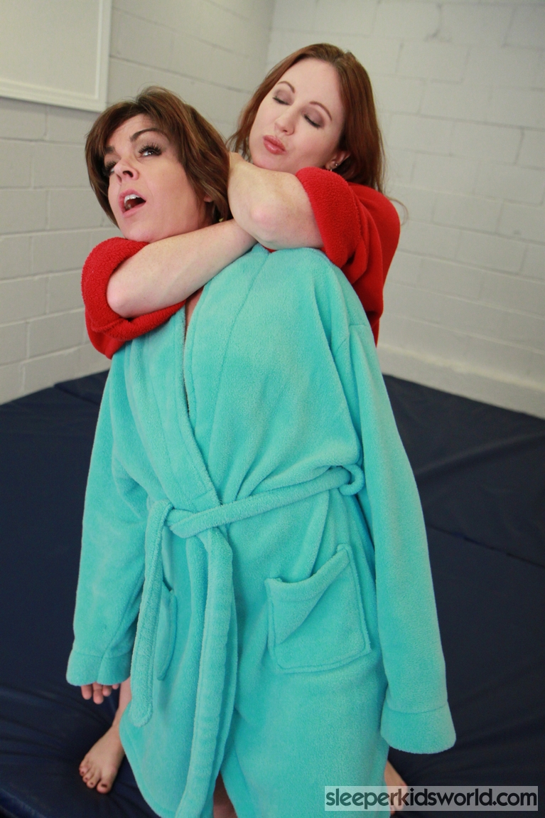 WRESTLING ROOMMATES The beautiful Annabelle Genovisi takes a beating